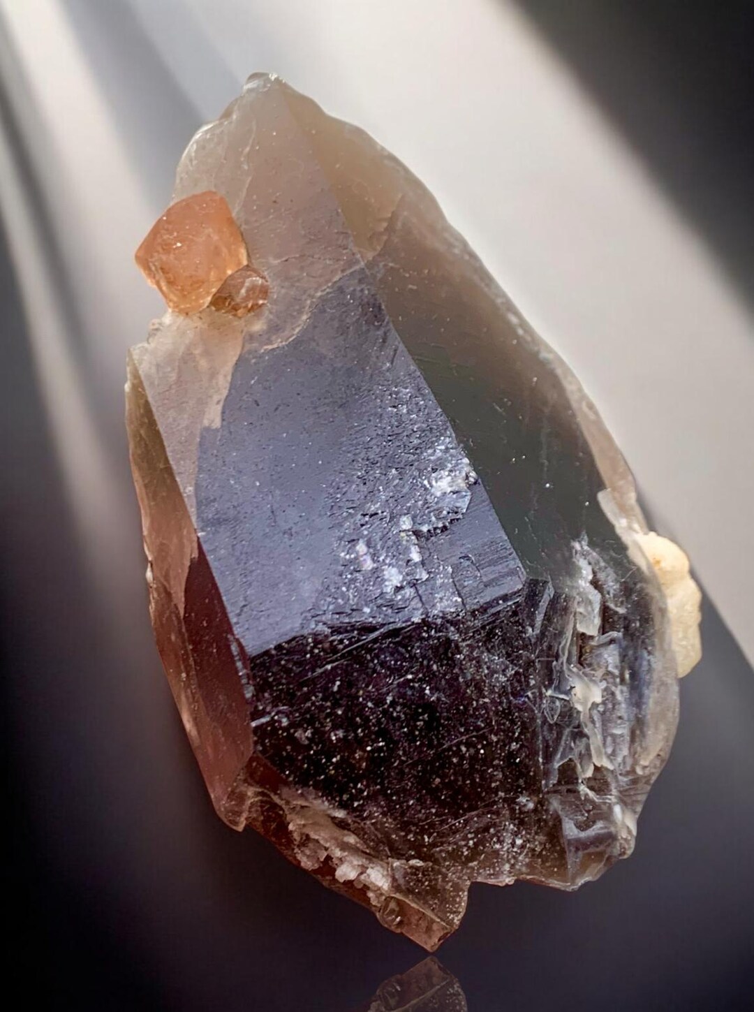 パキスタン、スカルドゥ、シガール渓谷産、トパーズとスモーキー