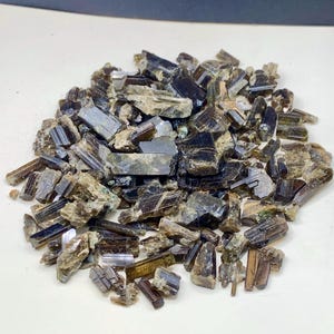 470 Gramm Epidot Kristalle Schmuck aus Skardu Pakistan