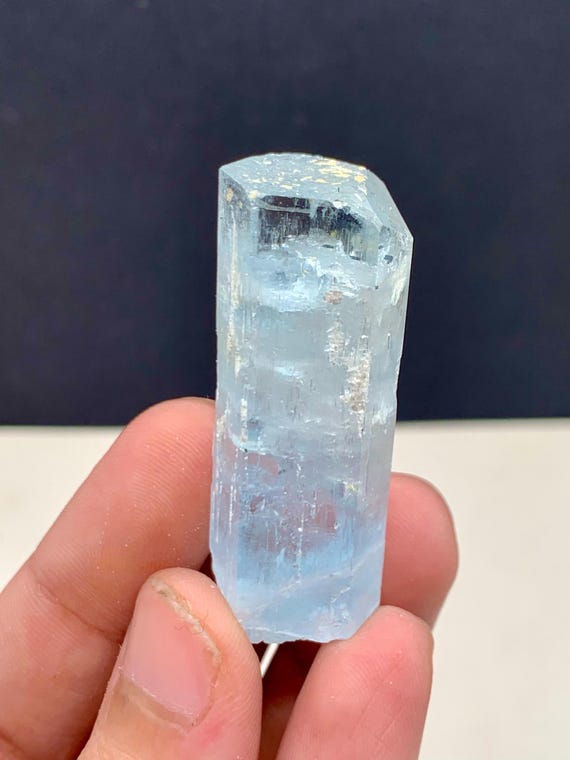 インクブルーアクアマリン結晶：パキスタン、シガール渓谷産、19グラム