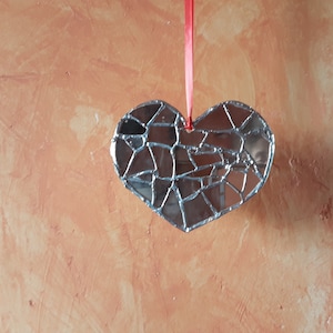 Decorative pendant in the shape of a Heart "mirror" in stained glass to offer at Christmas or a birthday