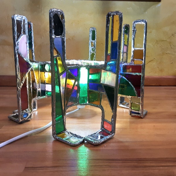 Lampe de table decorative originale et unique vitrail style années 60.  Idee cadeau insolite pour elle et lui