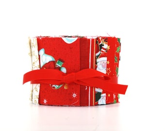 Quilt Roll Noël Tradi 23. Jelly roll Noël traditionnel rouge, vert et or. 20 bandes de tissus pour patchwork et tissage. Collection Makower.