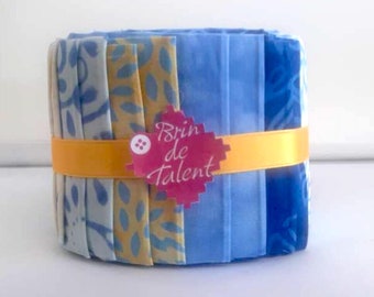 Bali Roll Paros. Jelly roll batik precut bleu, jaune, écru. 20 bandes de tissus batiks pour patchwork et tissage.