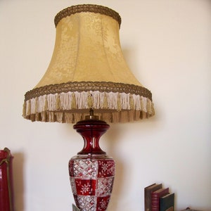 Lámpara de mesa de cristal Boho antiguo hecha de cristal de corte de rubí rojo