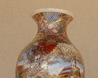 Stunning Unique Set of Japanese Satsuma Vases - Meiji Period Original