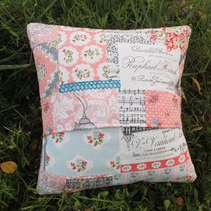 Cushion cover pink shabby patchwork image 3