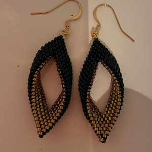 Two-tone miyuki beaded earrings with peyote weaving