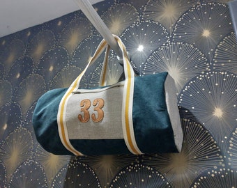 Sac de sport, sac forme bowling, vert sapin et beige, numéro 33.