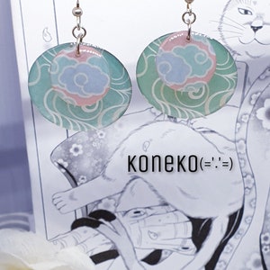Traditional Japanese pattern earrings green water waves and pink clouds - Handmade resin (&#39;.&#39;&#39; =)
