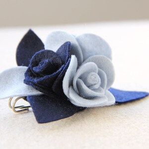 Brooch with roses in felt and felt blue and azure image 3