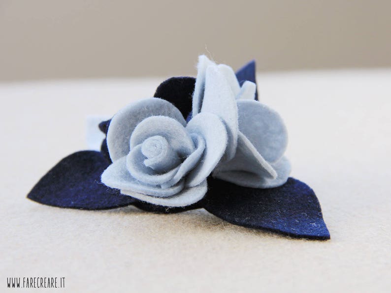 Brooch with roses in felt and felt blue and azure image 2