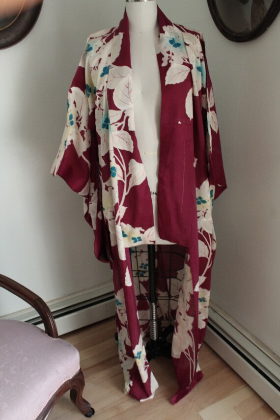 1960’s Polyester Red-Violet Floral Kimono