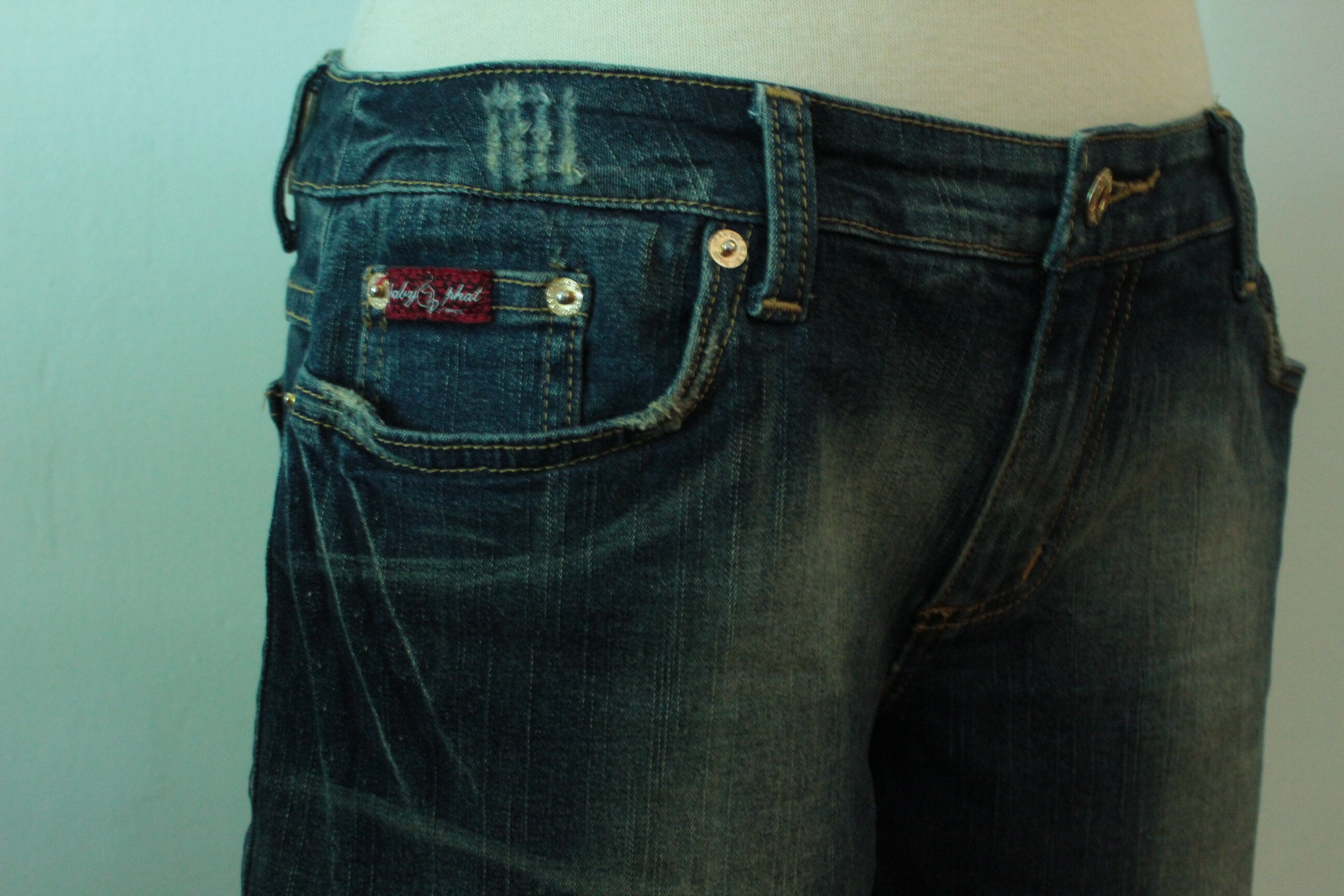Capri Délavé Bleu Clair Distressed Baby Phat - Taille Femme 11, Occasion En Excellent état