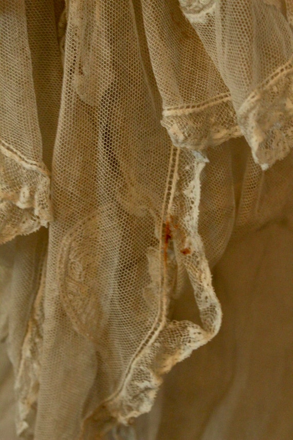 1910's Long Sleeved Net Shirtwaist Blouse with Ru… - image 3