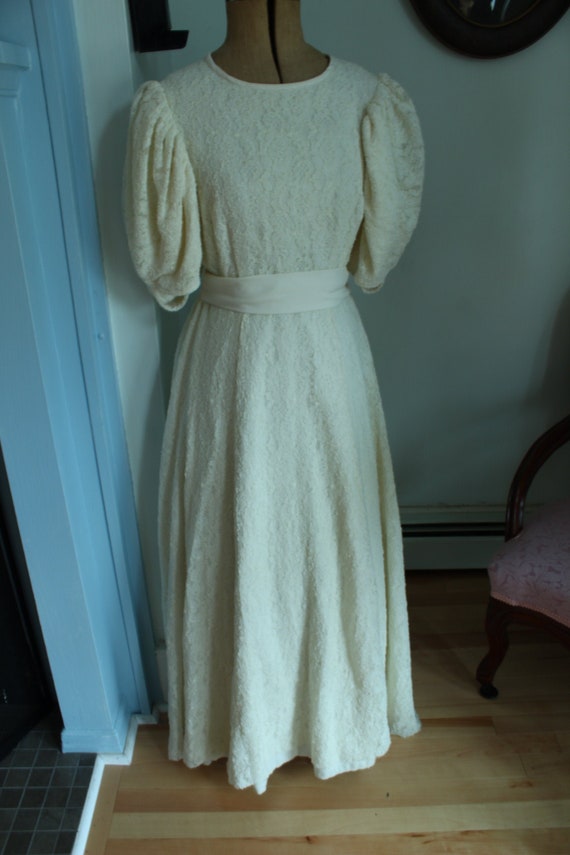 1940’s Lace Wedding Dress With Puffed Sleeves