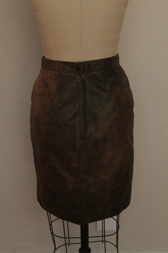1980’s Vintage Brown Leather Vera Pelle Mini Skirt - image 2