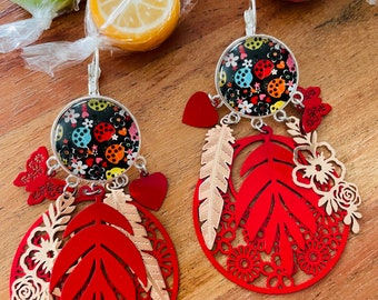 BOUCLES D'OREILLES pendantes chandelier coccinelle avec cabochon de 20 mm et différentes breloques en filigrane