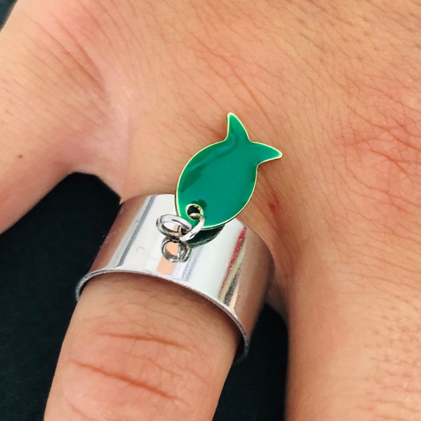 Bague réglable pampille poisson émaillé