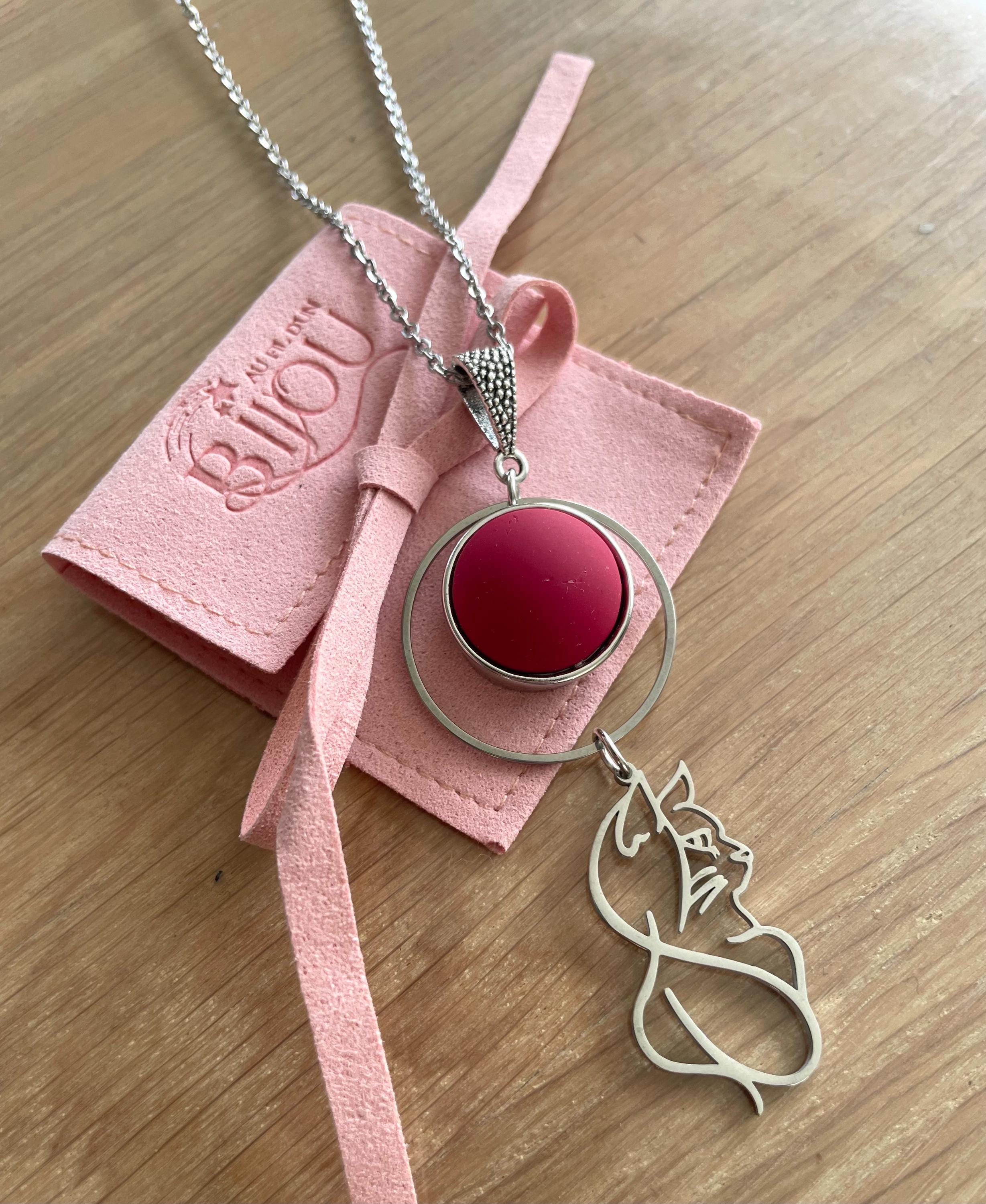 COLLIER PENDENTIF BOUDDHA chaîne Bhumisparsha Mudra