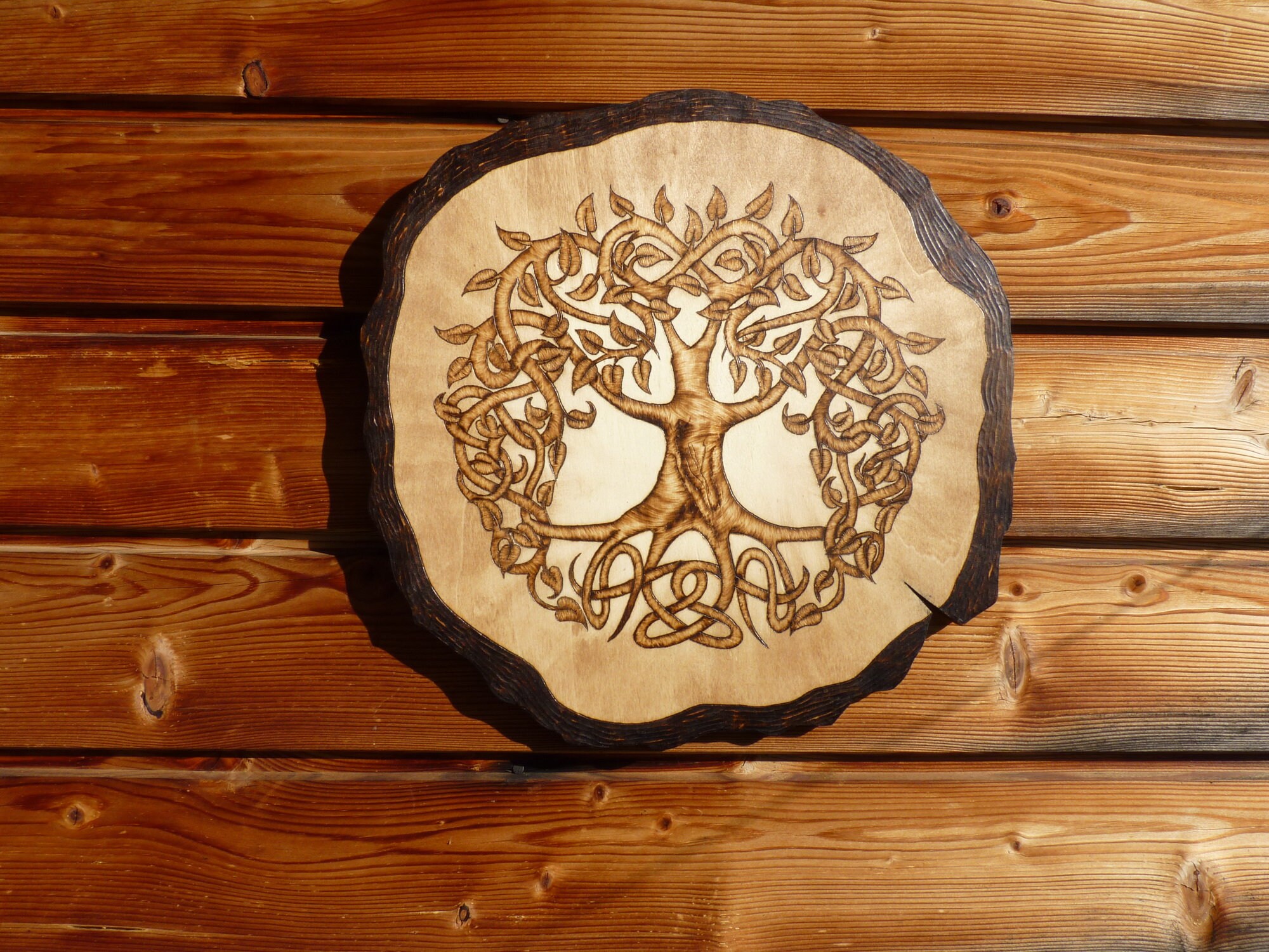 Yggdrasil sur Tranche d'arbre