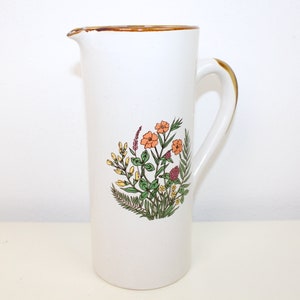 Slim jug with field flower motif | Ceramic vintage