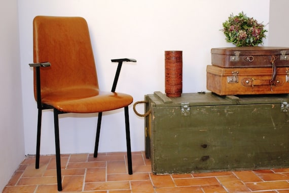Designer-Stuhl aus den 1960ern -- Kunstleder