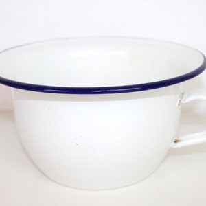 Enamel bowl with handle | White blue