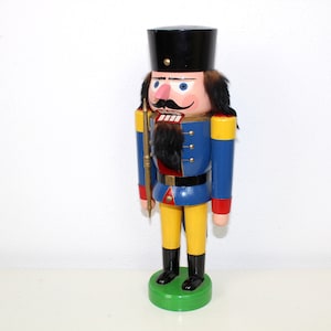 Nutcracker | Motif soldier guard | brown hair | brown beard | Wood | Vintage