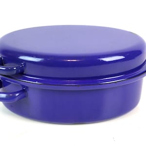 Compact roaster in great blue enamel | vintage
