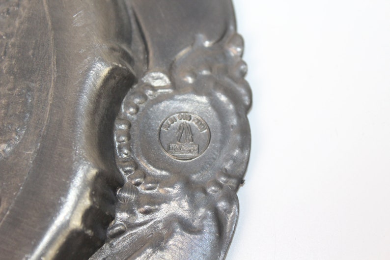 Vintage Pewter Plate Carriage image 4