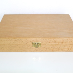Wooden box | Brass clasp | Vintage