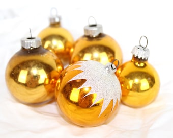 5 Christmas tree baubles in gold