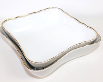 2 square gold-rim bowls in a set