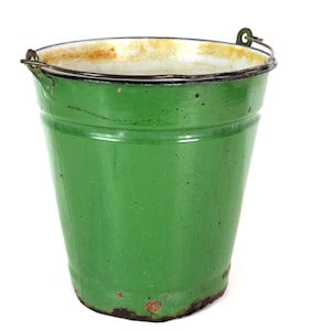Solid enamel bucket in green