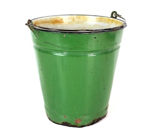 Solid enamel bucket in green