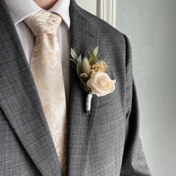 Small cream rose Boutonnière with bunny’s tail, boho wedding Men’s wedding flower