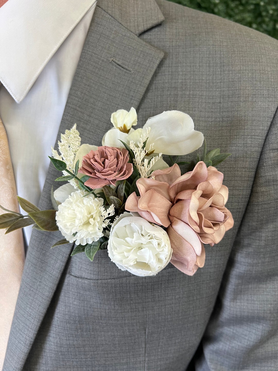dusty-rose-and-ivory-pocket-boutonniere-pocket-flowers-grooms-wedding