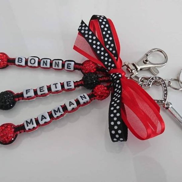 porte clé bijoux de sac Bonne fête Maman en macramé rouge et noir avec nœud  fait main cadeau fête des mères