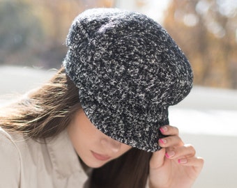 Fiddler cap made of cashmere and has cotton lining for women