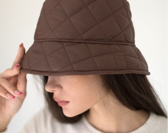 Winter bucket hat for women made of quilted fabric with fleece lining