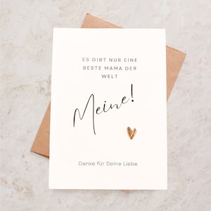 Biglietto per la festa della mamma, C'è solo una mamma migliore, con cuore dipinto color oro e scritta calligrafica, cartolina Din A6 con busta.
