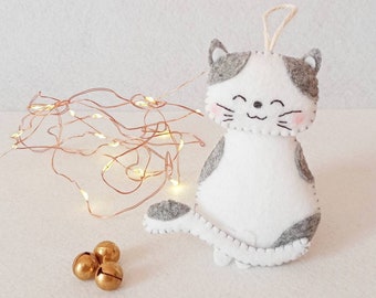 Felt cat ornament, christmas cat