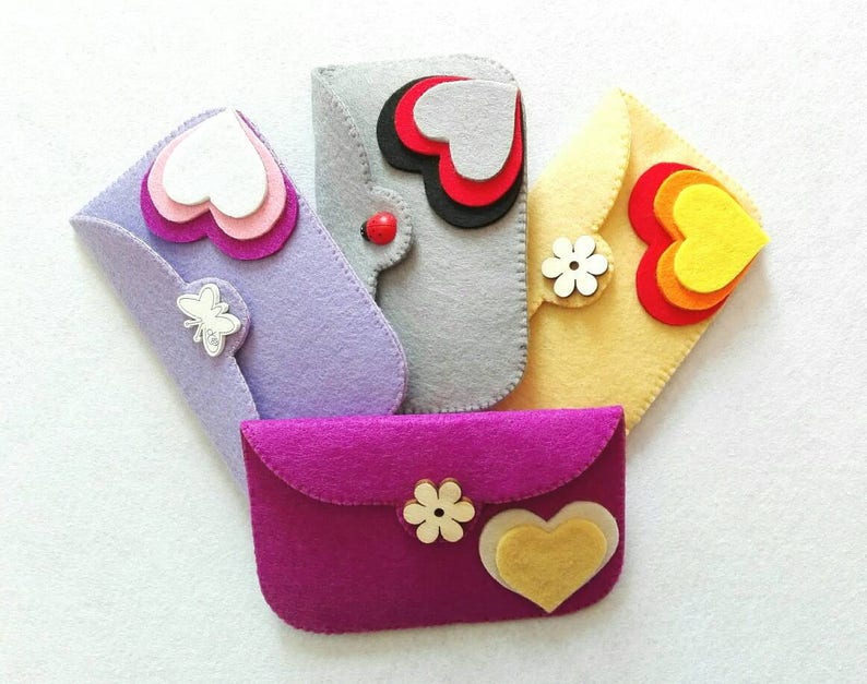 Felt coin purse with hearts