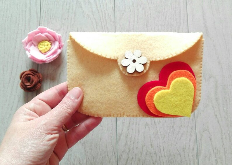 Felt coin purse with hearts