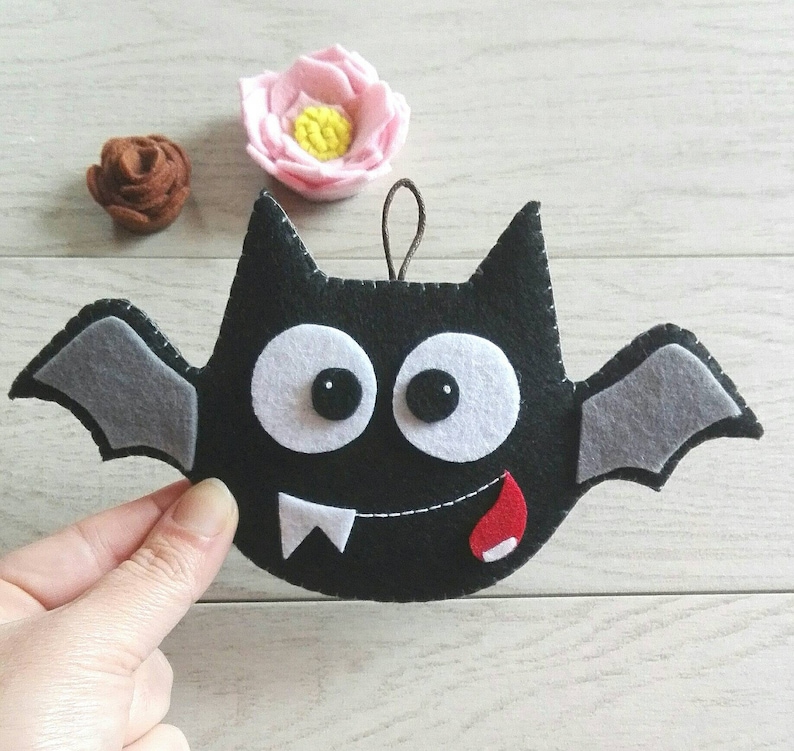 Felt halloween bat,halloween decor image 1