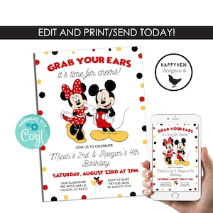 Può includere: Un invito bianco con illustrazioni di Topolino e Minnie, con il testo "GRAB YOUR EARS it's time for cheers!". L'invito è mostrato accanto a un telefono che mostra lo stesso design. Dettagli della festa inclusi.