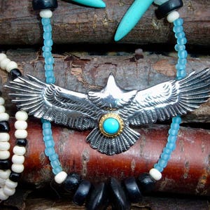 AnnaPurna Collier aigle, agate, turquoise,quartz, bois image 1