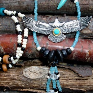 AnnaPurna Collier aigle, agate, turquoise,quartz, bois image 3