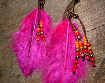 Boucles d'oreille plumes rose vif et perles