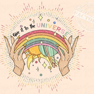 Puede incluir: Un arco&iacute;ris colorido con un sol y un planeta en su interior, sostenido por dos manos con el texto "Give it to the UNIVERSE" sobre el arco&iacute;ris.